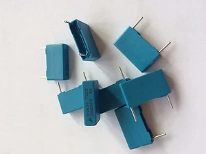 Pellicola metallica poli tappo pellicola 2,2uF 63V PET 10% B32522-C225K Epcos 10 pezzi £4,50 Z1224 - Foto 1 di 1