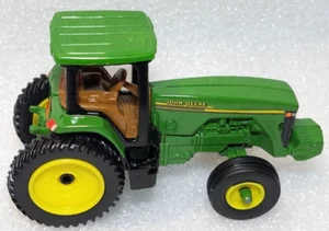 John Deere Tractor 1:64 Scale 8000 Series - Picture 1 of 4