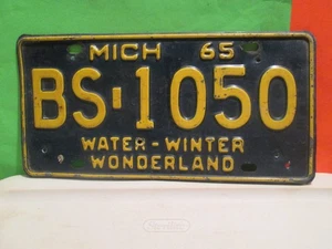 Placa de matrícula de coche Michigan 1965 vintage hombre cueva BS 1050 pub decoración coleccionista - Imagen 1 de 2