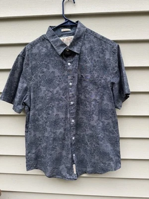 Penguin Shirt Mens Size Large -  Casual Button Up Short Sleeve - EUC - Image 1 of 4
