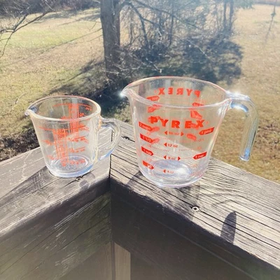 TAZA MEDIDORA PYREX vintage de 2 tazas con letras rojas mango abierto y mango en D de 1 taza Foto 1 de 4