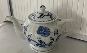 Vintage Teapot & LID China Blue Danube Blue Onion Japan 6.5" Tall - Picture 1 of 9