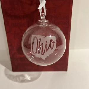 Nuevo en caja Adorno de Navidad de vidrio transparente del estado de Ohio ~ Bola con cinta ~ Grabado ~ NUEVO - Imagen 1 de 4