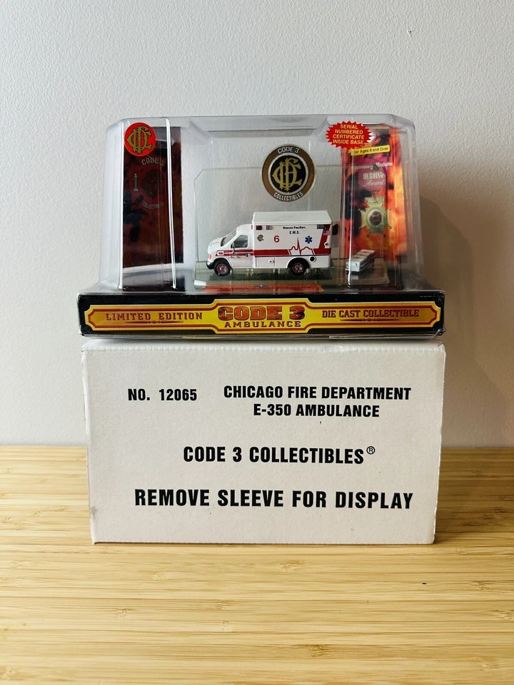 CODE 3 COLLECTIBLES 304 CHICAGO FIRE DEPARTMENT AMBULANCE No. 12106 W/ Sleeve - Image 1 of 1