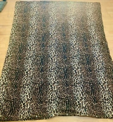 Edredón y funda de almohada vintage de leopardo para cama doble. Foto 1 de 4