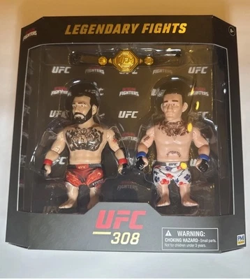 Bonecos UFC 308 Octagon Legendary Fights Max Holloway vs Ilia Topuria pacote com 2 4” - Imagem 1 de 4