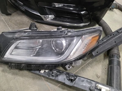 Ксеноновая фара со стороны водителя 2017-2020 LLINCOLNCONTINENTAL Б/У - Изображение 1 из 2