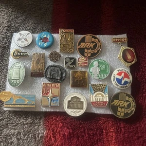 Vintage Badge Collection -1970’s - Picture 1 of 8