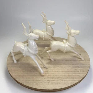 Lot Of 3 Vintage White Plastic Reindeer Replacement For Sleigh - Picture 1 of 4