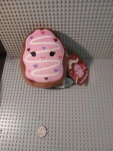 Neu mit Etikett Squishmallows 5 Zoll ERMENGARDE Schokoladen-Donut rosa Zuckerguss Valentinstag 2025 - Bild 1 von 2