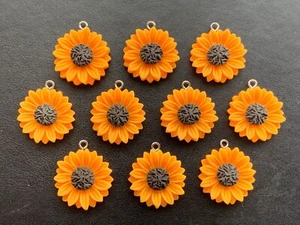 SUNFLOWER RESIN PENDANTS WITH HOOKS JEWELLERY MAKING 15MM 25MM 30MM - Picture 1 of 12
