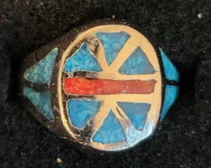 Turca vintage. & Coral Rojo Barra y X Níquel Plata Anillos Para Hombre Talla 7 Rellenos de Resina - Imagen 1 de 3
