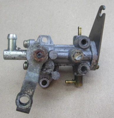 Ski-Doo Formula 2001 OEM, MXZ, Summit, Grand Touring 500, 600, 700 800: bomba de aceite Foto 1 de 4