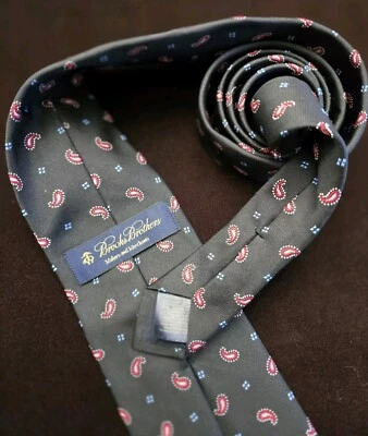 Corbata de seda Brooks Brothers negra con rojo y dorado cachemira cacahuetes puntos azules 57/3,25 Foto 1 de 4