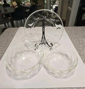 3 Piece Vtg Glass Pyrex Teardrop Thumbprint Glass Nesting Bowls And Plate - Picture 1 of 13