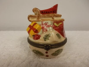 Villeroy & Boch Holiday Christmas Treats Santa's Sleigh Hinged Trinket Box - Picture 1 of 6