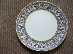 PIATTO TORTA VINTAGE WEDGWOOD NERO MOTIVO FIORENTINO 24 CM - Foto 1 di 2