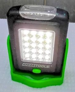 Grün Schwarz Tragbar Klapphaken Magnetständer 2 Modi Laterne LED Taschenlampe - Bild 1 von 5