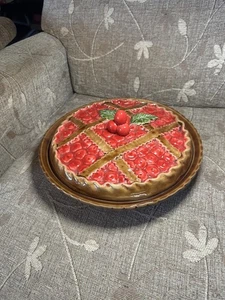Vintage Cherry Pie Stoneware Plate With Lid Covered Server - Foto 1 di 4