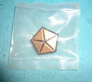 1967-72 MOPAR A B C E-BODY RIGHT FENDER LOWER PENTASTAR EMBLEM GOLD NEW REPRO - Bild 1 von 7
