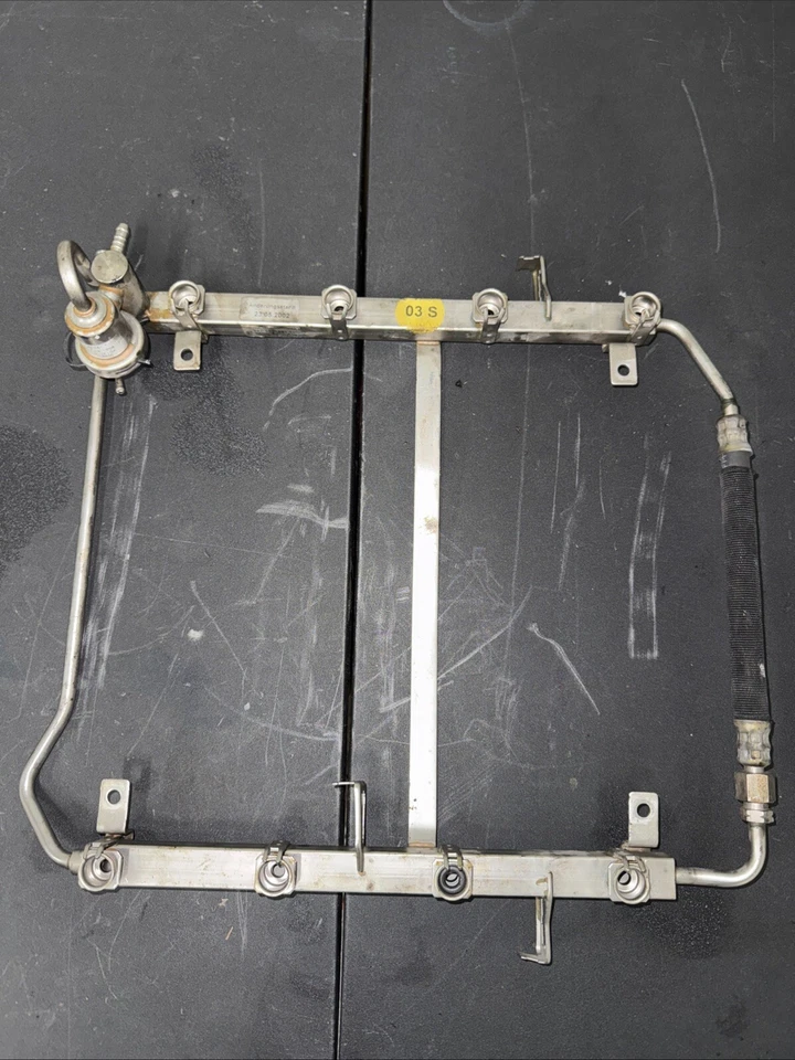 NUEVO OEM 2003-2004 AUDI RS6 4.2L V8 Turbo Inyección de Combustible Riel de Combustible con Regulador Foto 1 de 4