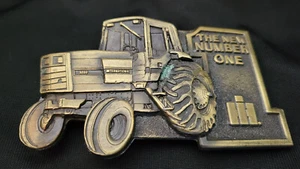VINTAGE BELT BUCKLE IH 5288 INTERNATIONAL HARVESTER NEW NUMBER ONE TRACTOR - Picture 1 of 2