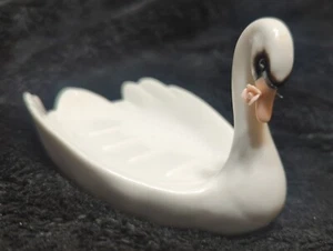 Vintage SWAN with Long Stemmed  ROSE IN MOUTH  Soap Dish Porcelain - Picture 1 of 18