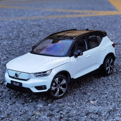 1/18 Volvo XC40 2022 Recharge Electric Car Diecast Model Car Gifts Green/White - Image 1 of 4