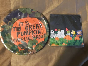 IT'S THE GREAT PUMPKIN CHARLIE BROWN DESSERT PLATES 7" 8CT & BEV. NAPKINS 16CT - Picture 1 of 2