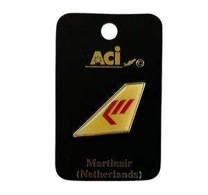 10334 MARTINAIR NETHERLANDS DUTCH AIRLINE TAIL PIN TAIL FIN LAPEL PIN - AVIATION - Picture 1 of 2