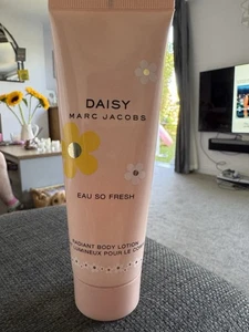 Daisy Marc Jacobs Eau So Fresh Radiant Body Lotion 75ml - Picture 1 of 1