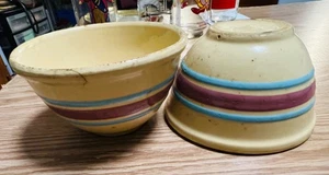 Juego de 2 cuencos mezcladores Watt USA Yellow Ware - rayas azules y rosas - vintage - defecto - Imagen 1 de 7