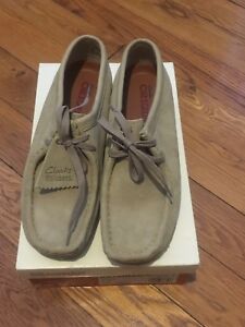 clarks wallabees size 9