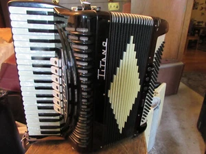 Accordion,Titano Grand, 120 bass,18.75" KB,.3/4 reeds,LMH,good condition - Picture 1 of 14