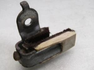 Subaru Legacy MK4 03-09 NS left front door window glass runner guide clip  - Picture 1 of 4