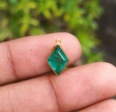 Emerald Gold Pendant, 18k Solid Gold Charm Handmade Necklace Gemstone Pendant - Image 1 of 4