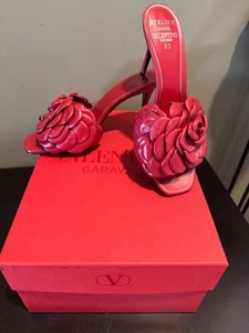 NEW VALENTINO GARAVANI RED FLORAL LEATHER OPEN TOE SANDALS SHOES SIZE 7 MULE - Picture 1 of 6