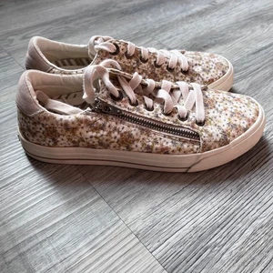 Taos Z Soul Sneaker natürliche Blumen Schnürung und seitlicher Reißverschluss 8,5 breit gebraucht, in einwandfreiem Zustand - Bild 1 von 9