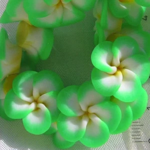 LOT DE 4 PERLES FLEURS EXOTIQUES FRANGIPANE FIMO VERT 20mm *F107 - Picture 1 of 1