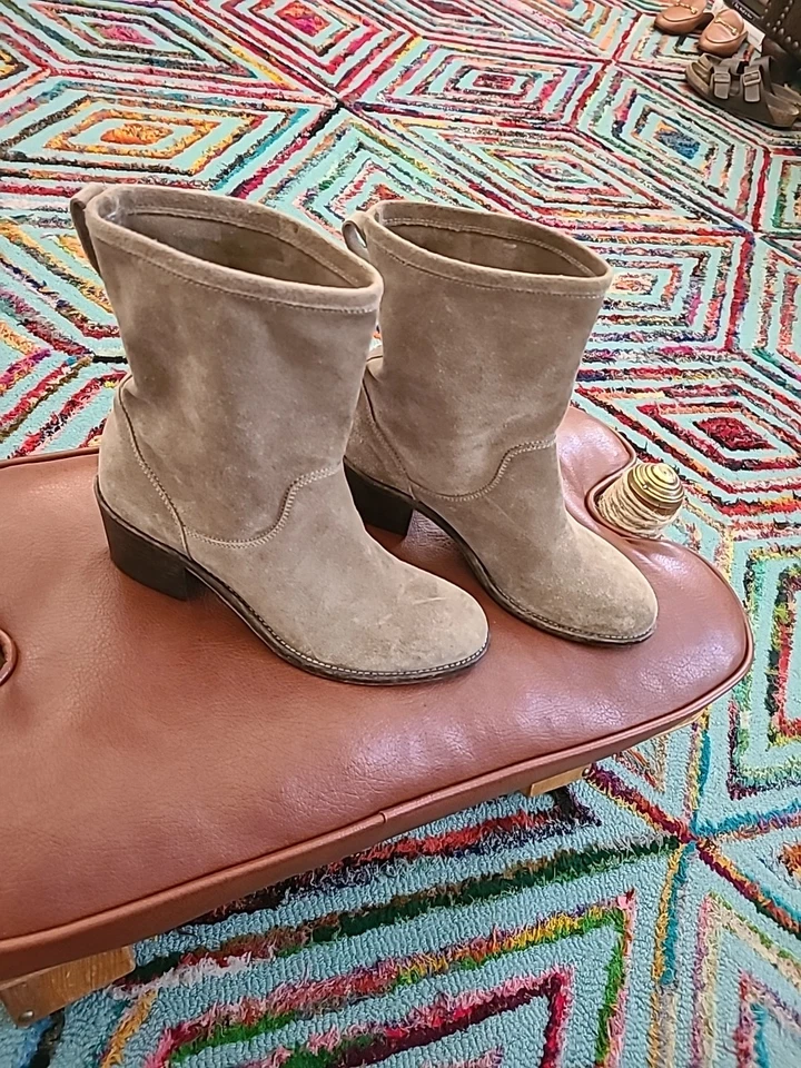 Mujeres AGL Taupe Gamuza Pull on Botas Cortas Zapatos Talla 38 Talla 8 Foto 1 de 4