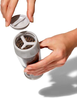 Molinillo de pimienta contorneado sin desorden Good Grips Foto 1 de 4