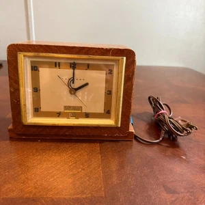 Reloj de Escritorio Eléctrico Hammond De Colección Estuche de Madera Día Fecha Calendario Años 40 EE. UU. Sin Probar - Imagen 1 de 11