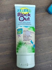 Block Out Sunscreen Kids SPF 50+ Water Resistant Clear Zinc Dermatologist Tested - Picture 1 of 2