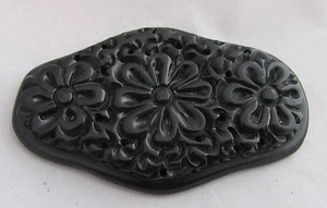 Vintage schwere geschnitzte Bakelit schwarze drei Gänseblümchen Blume gewellter Rand Anstecknadel Brosche - Bild 1 von 3