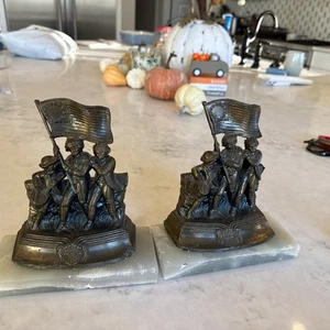 1974 SCC Messing/Metall Amerikanische Revolution 13 Kolonien Soldaten Flagge Trommel Buchstützen - Bild 1 von 6