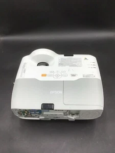 Epson PowerLite 435W 3LCD Projector H449A - Lamp Runtime: 3831 Hours - Afbeelding 1 van 8