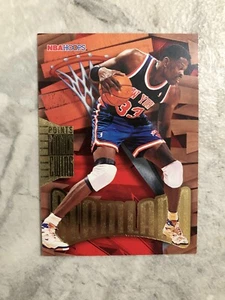 1995-96 NBA Hoops Slamland NY Knicks Basketball Card #SL31 Patrick Ewing HOF NM - Picture 1 of 4