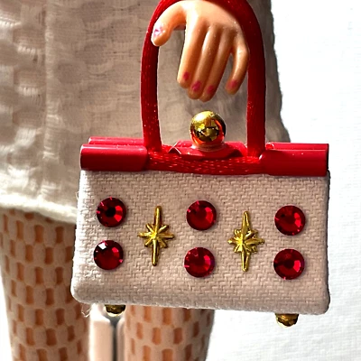 "Único bolso rojo y blanco para muñecas de moda de 11"" diseñado por Bee" Foto 1 de 4