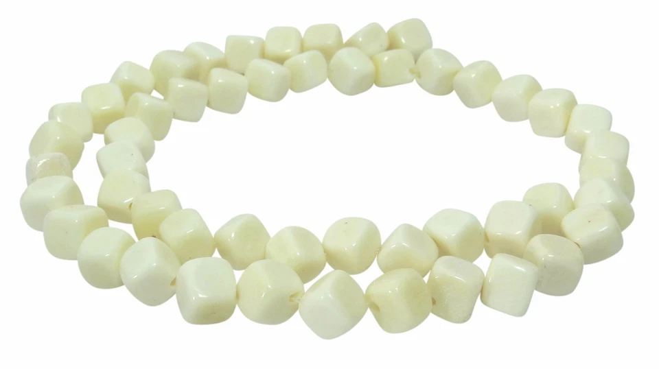 😏 Knochen- Perlen diagonal gebohrte Würfel ca. 7 mm Knochenrperlen Strang 😉 - Bild 1 von 1