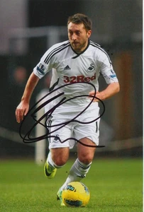 SWANSEA CITY HAND SIGNED STEPHEN DOBBIE 6X4 PHOTO 3. - Picture 1 of 1